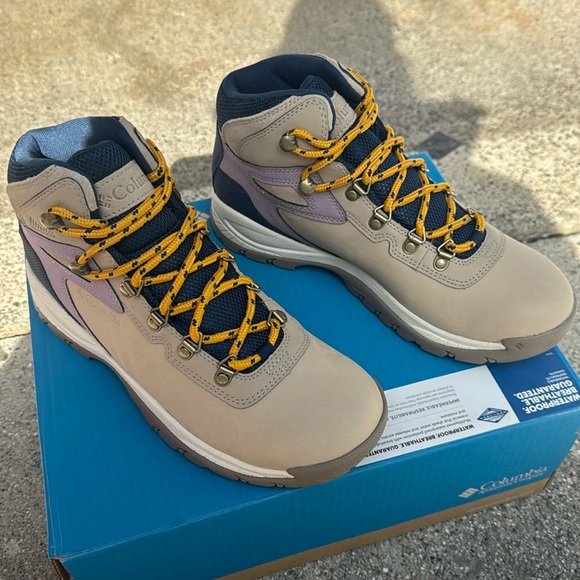 Columbia Shoes - NWT Columbia newton ridge plus hiking shoe boot 9